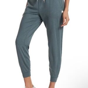 Vuori Women's Performance Jogger Pants - in Marsh, medium